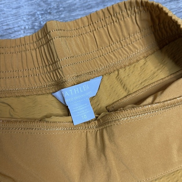 NEW Athleta Women’s Textured Brooklyn Short in Tuscan Gold Sz 10 - Picture 4 of 10